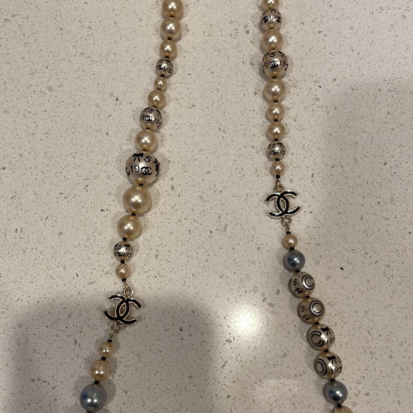 Authentic Chanel relaunch 1919 pearl necklace - Picture 2 of 16